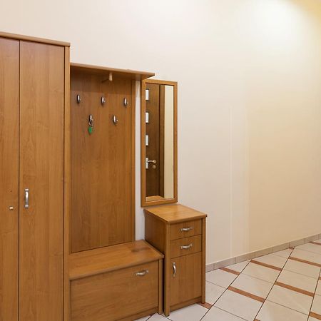 Апартаменты Двухкомнатные Для 6Х Около Парка В Центре Lviv Exteriör bild