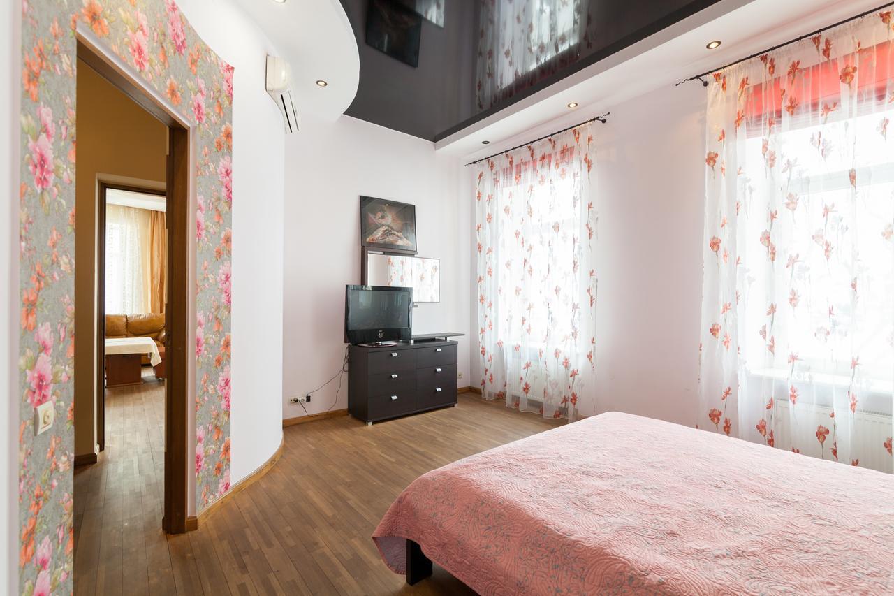 Апартаменты Двухкомнатные Для 6Х Около Парка В Центре Lviv Exteriör bild